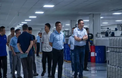 คณะผู้แทนรถขุดและตัวแทนจําหน่าย XCMG เยี่ยมชมบริษัท Zhejiang Headman Filtration Technology Co., Ltd. สํารวจขอบเขตใหม่ในนวัตกรรมเทคโนโลยีกรองและความร่วมมือ